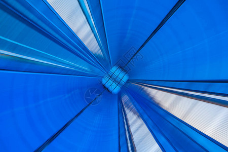 蓝色碳纤维拱形隧道图片