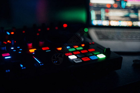 DJ电子音乐专业混合技术控制委员会DJ图片