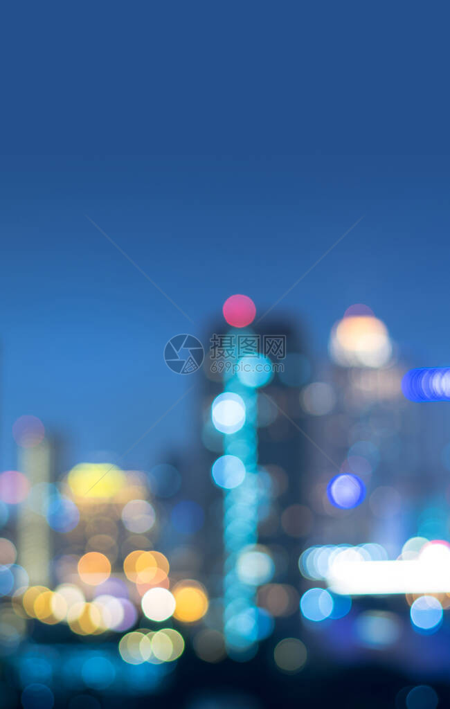 黄昏时模糊的散景城市景观的垂直城市背景屋顶ob大楼的鸟瞰角度市中心的散焦城市网络在线图形设计或图片