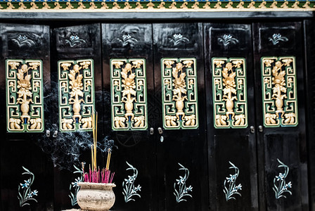 在香港长洲岛的佛教玉墟或北帝庙烧香图片