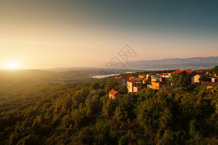克罗地亚科克岛Dobrinj的Soli背景图片