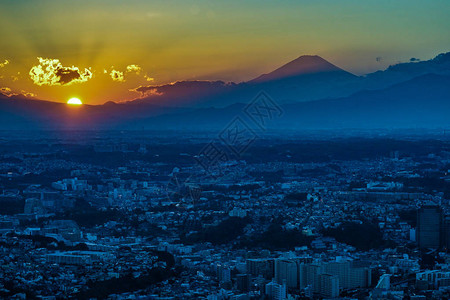 横滨市和富士山和黄昏图片