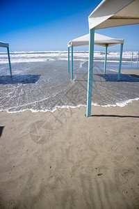 意大利ViareggioToscane海滩的Gazebo图片
