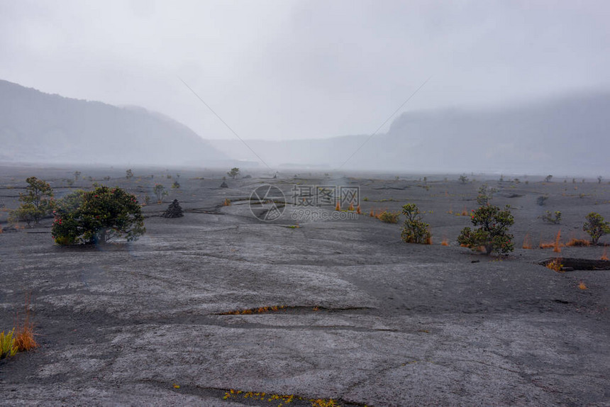 火山地貌平坦的低裂口表面与夏威夷岛的接合图片