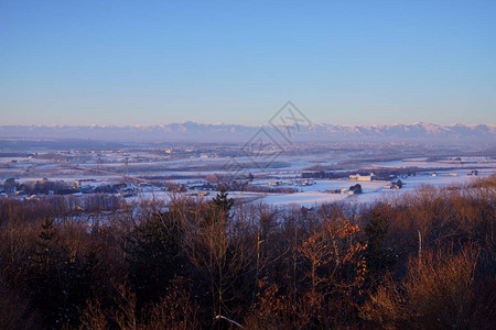 冬季十胜平原的风景背景图片