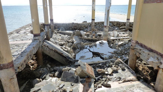 菲律宾米沙亚斯地区巴贡努阿岛受损结构图片