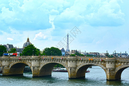 但却是巴黎现存最古老的桥梁背景图片