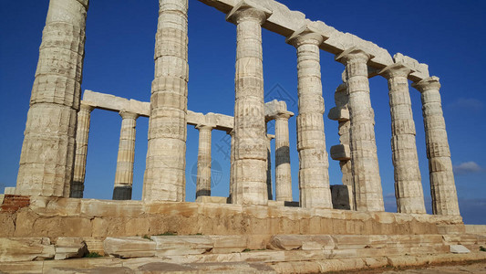 希腊苏尼奥角的波塞冬神庙背景图片