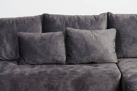 灰色天鹅绒沙发枕图片
