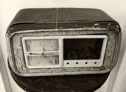 旧木式无线电收音机有图片
