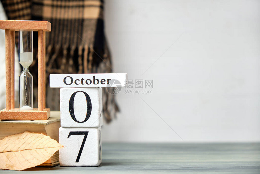 秋天第7天的日历october图片