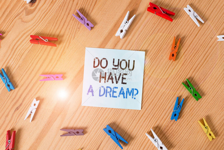 写笔记显示你有一个梦想问题向某人询问人生目标的商业理念成就彩色衣夹纸空提醒木地图片