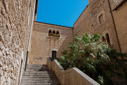 维罗利弗罗西诺内拉齐奥卡萨马里修道院它是意大利最重要的西多会哥特式建筑修道院之一它建于1203年图片