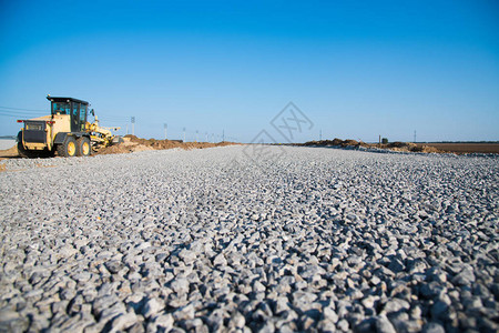 道路建设道路机械在建设一条新的图片