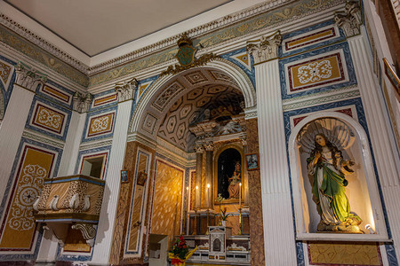 坎帕尼亚圣玛丽亚塞莱斯蒂娜教堂漂亮的小教堂背景图片
