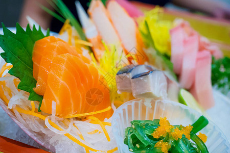新鲜三文鱼刺身套餐日式图片