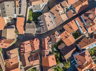 欧洲中世纪城镇的空中景象老房子的屋顶模式欧洲旅游业的图片