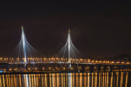 俄罗斯圣彼得堡西高速直径桥夜间图片