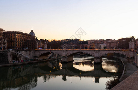 VittorioEmanueleII桥在罗马背景图片