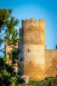 中世纪城堡景观与自然框架图片