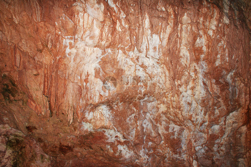 洞穴里有石化物和岩浆在地下图片