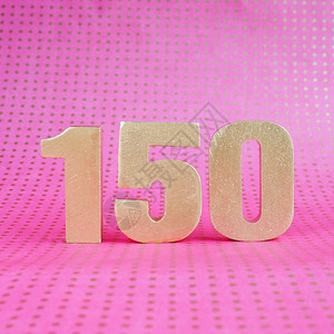 在明亮粉红圆点背景的150个体积金字号背景图片