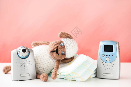 现代婴儿监测器玩具和图片
