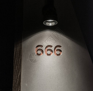 666号酒店房背景