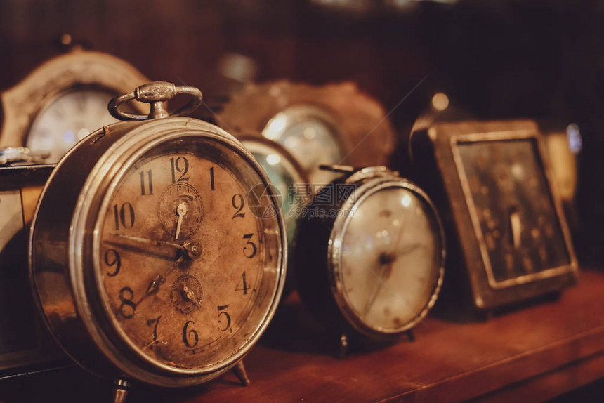 古老的桌子时钟收集器反弹警报和定时钟图片