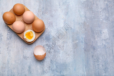 桌上煮鸡蛋图片