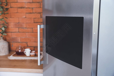 厨房冰箱门上的黑板图片