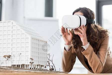 虚拟现实耳机的虚拟现实建筑图片
