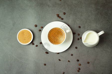 黑咖啡奶罐和黑底咖啡图片