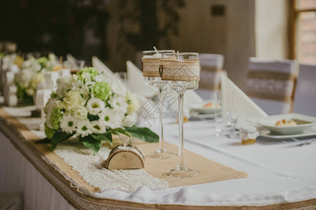 婚礼装饰的结婚餐桌图片