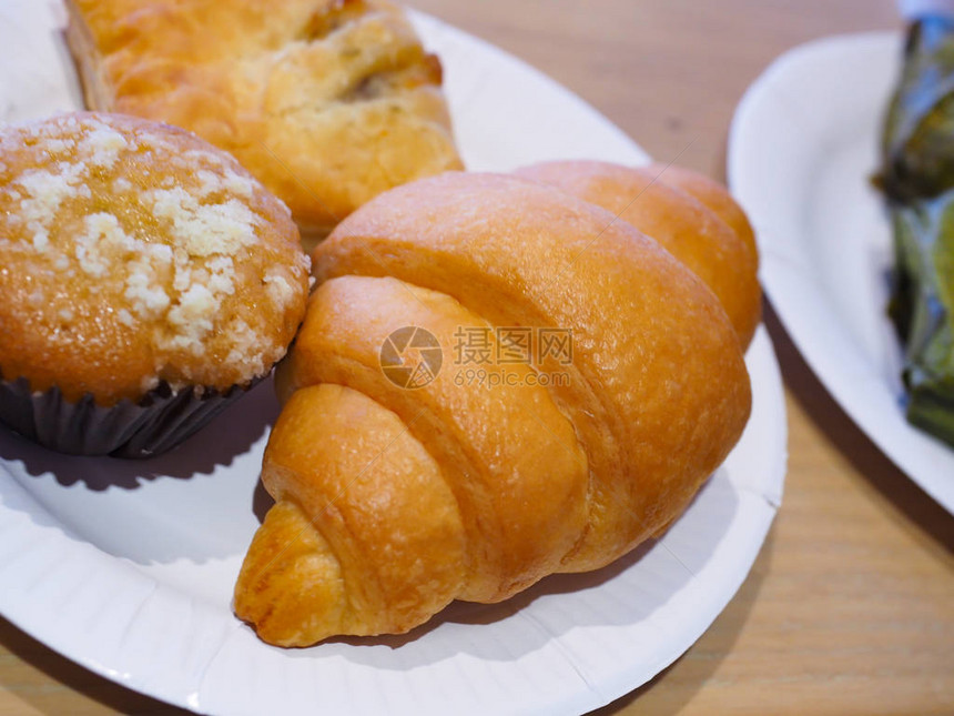 甜点和咖啡是简单的欧式早餐图片