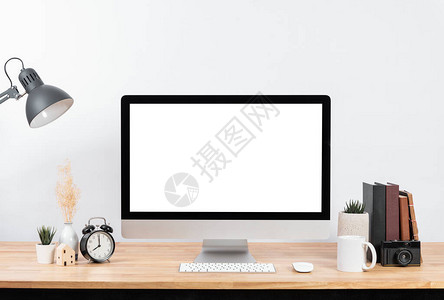 MockupBlank屏幕台式计算机和木桌和白图片
