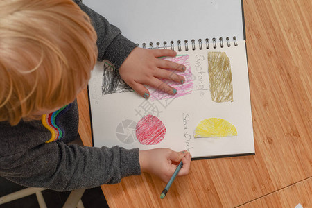 儿童在家学习学龄前儿童学习形状图片