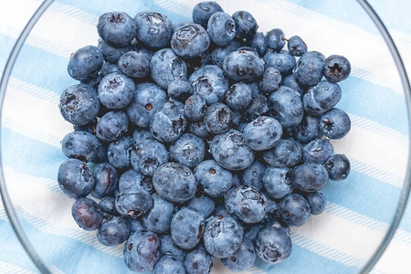 新鲜又甜美的蓝莓图片