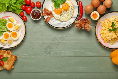 餐桌上有鸡蛋的图片