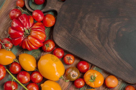 混合番茄背景夏季几种西红柿各种不同种类的多图片
