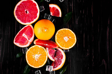 橙子和葡萄果汁在图片