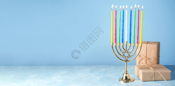 以彩色背景和有文字空间的表格上Hanukkah图片