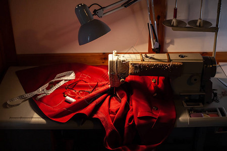 家庭生产衣服缝纫机图片