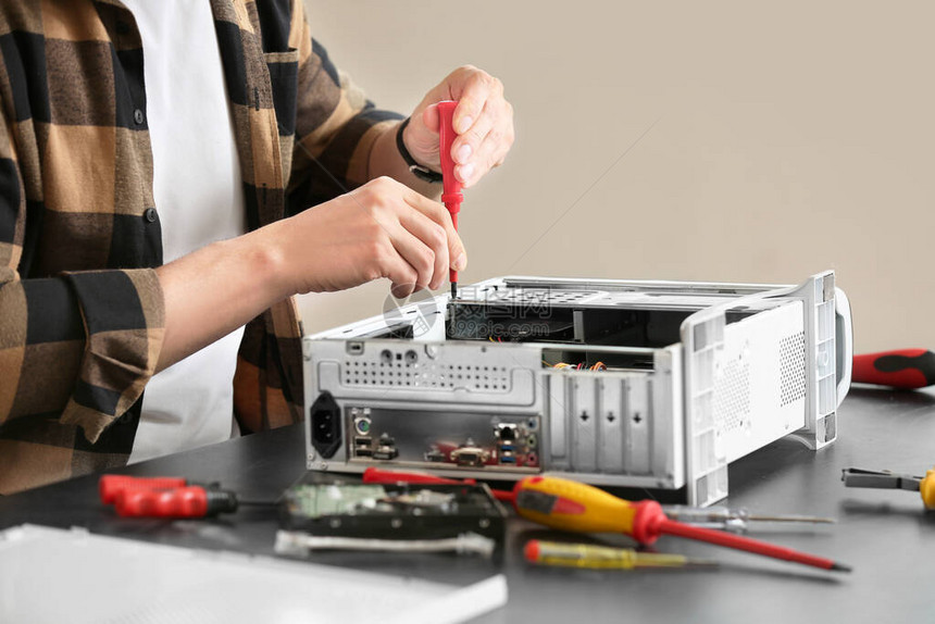 服务中心电子技工计算机修理技术员图片