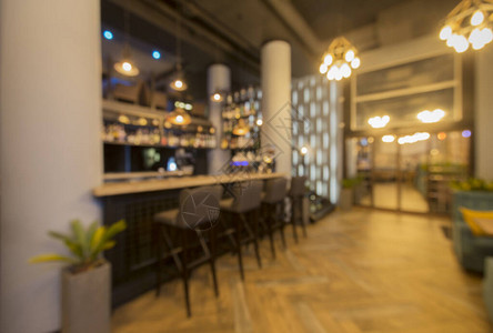 城市餐馆或咖啡厅的现代室内灯光模糊图片