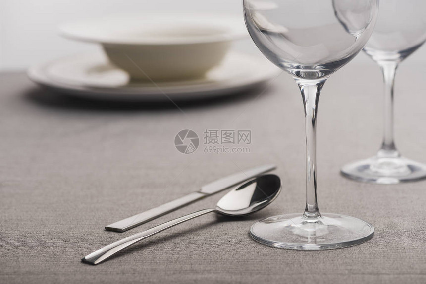 餐桌布有选择餐具焦点靠近清图片