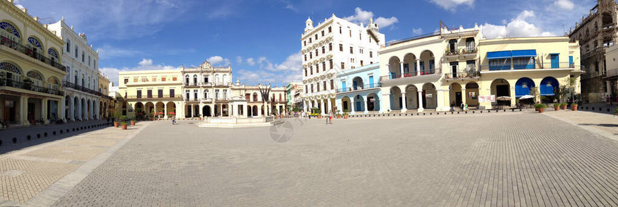 古巴哈瓦那旧城广场的全景Pan背景图片