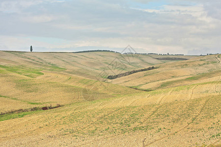 意大利秋天的山丘自然背景图片