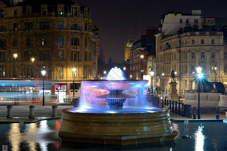 伦敦Trafalgar广场喷泉图片