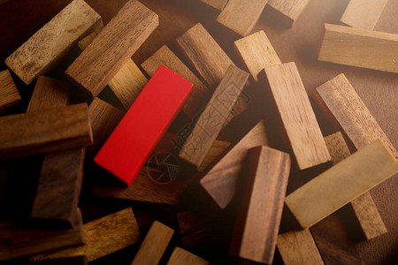 与红木块的工商业领导思想概念与其他褐图片
